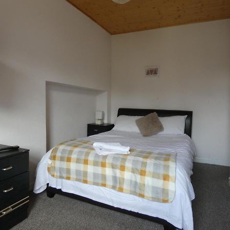 Hill Breeze House Hotell Merthyr Tydfil Exteriör bild