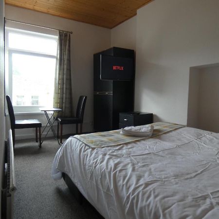 Hill Breeze House Hotell Merthyr Tydfil Exteriör bild