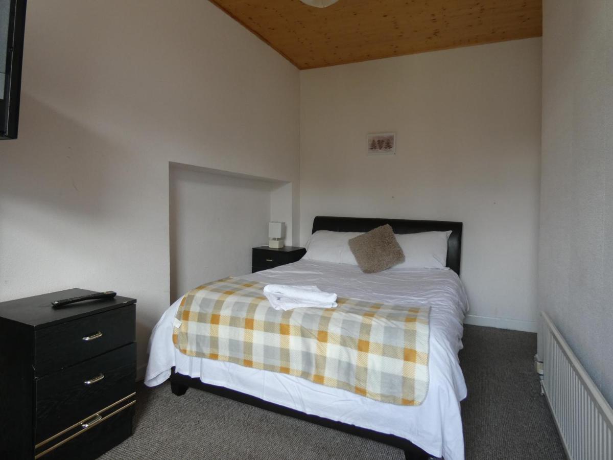 Hill Breeze House Hotell Merthyr Tydfil Exteriör bild