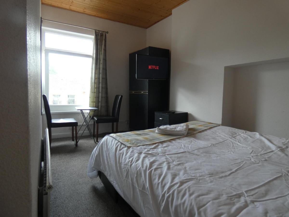 Hill Breeze House Hotell Merthyr Tydfil Exteriör bild