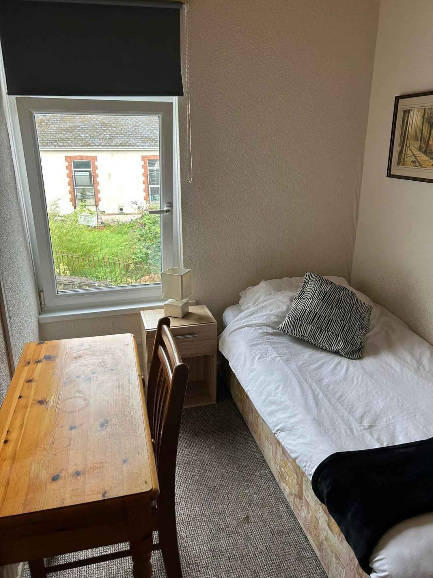 Hill Breeze House Hotell Merthyr Tydfil Exteriör bild