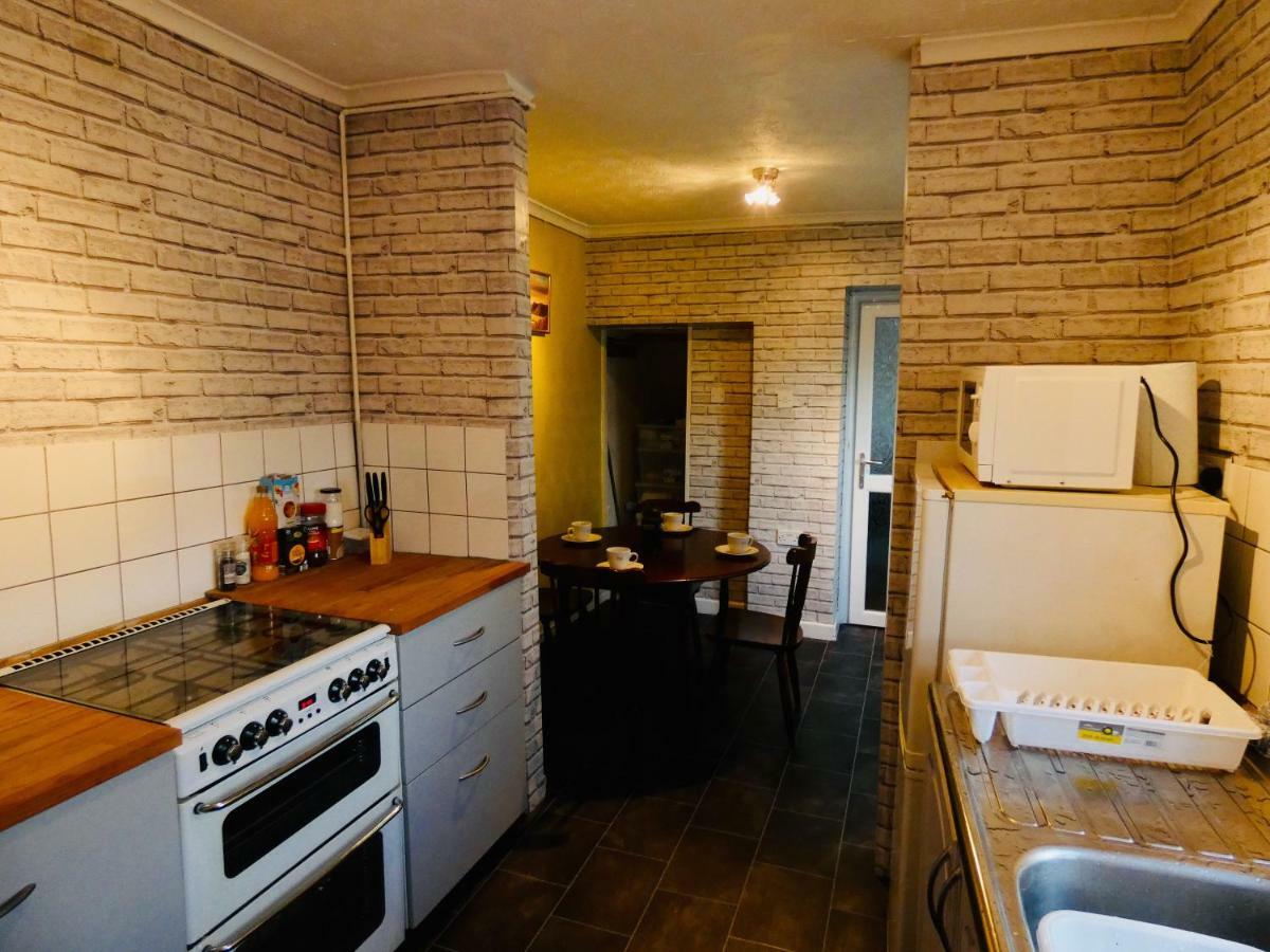 Hill Breeze House Hotell Merthyr Tydfil Exteriör bild