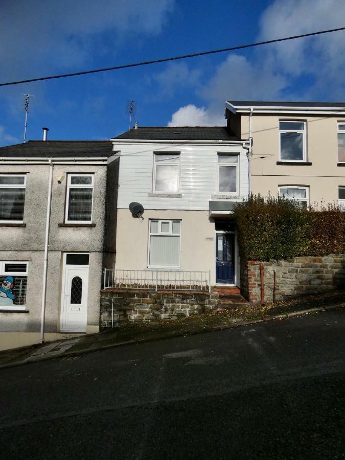 Hill Breeze House Hotell Merthyr Tydfil Exteriör bild